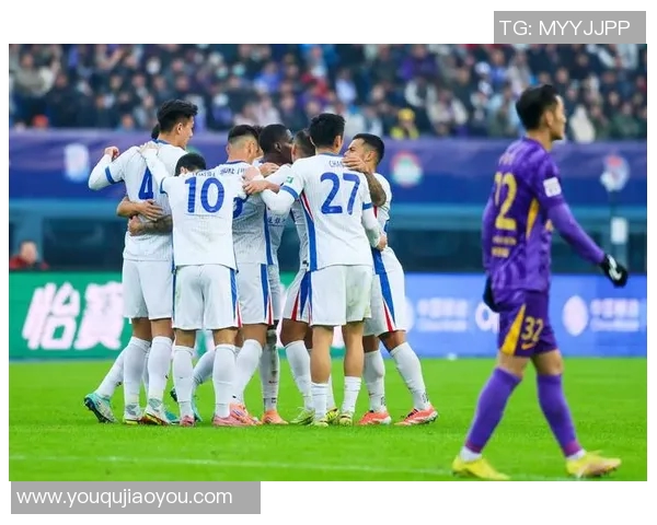 广州恒大与天津队激战正酣比分悬念引发球迷热议